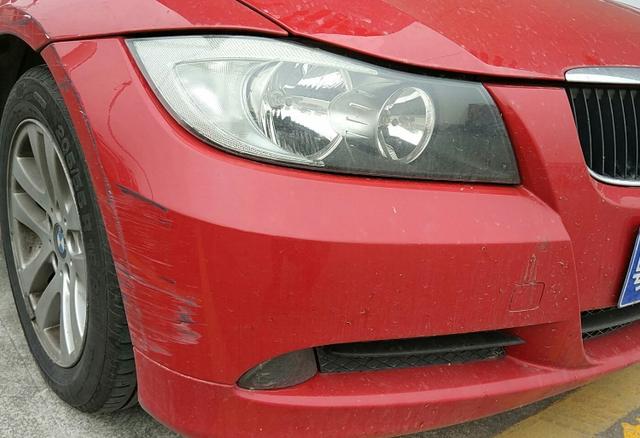 開車時發生剮蹭,私了和走保險哪個更劃算?別貪小便宜吃大虧