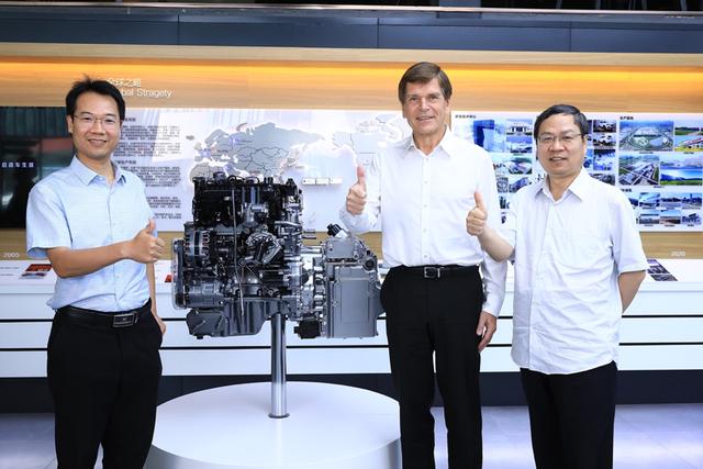 硬核CP!世界首款9速雙離合變速器+熱效率38.3%發動機