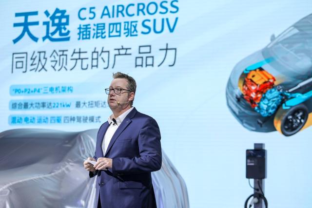 最大功率221kW,百公里加速7s,車友:這款插混四驅SUV有里有面