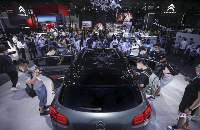 最大功率221kW,百公里加速7s,車友:這款插混四驅SUV有里有面