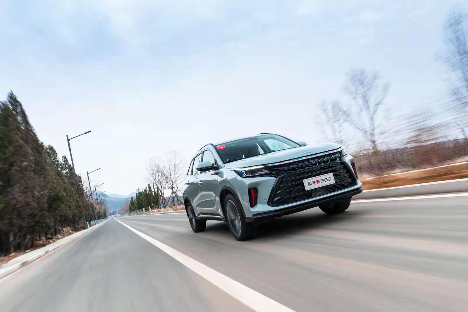 A(y)ʮf^I6SUV(dng)܇L(fng)580mφ᣿